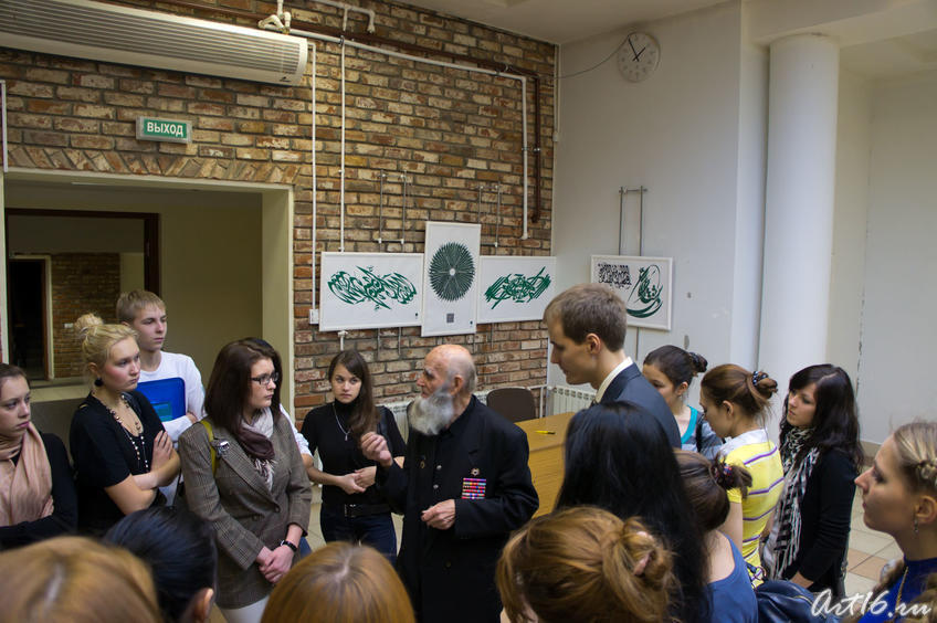 Встреча В.Попова со студентами КПФУ на открытии выставки::«Каллиграфия за мир»