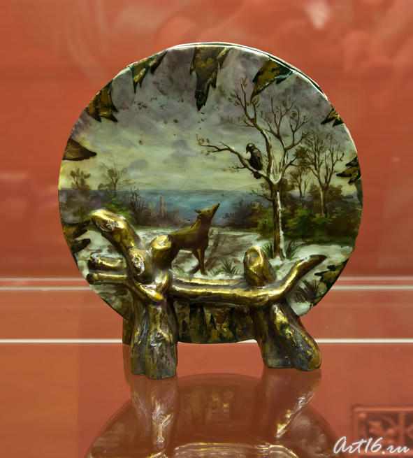 «Ворон и лисица» ваза в форме диска, 1870-е. Эмиль Галле   (1864-1904) Сен Клемен::Фаянс Галле и школа Нанси
