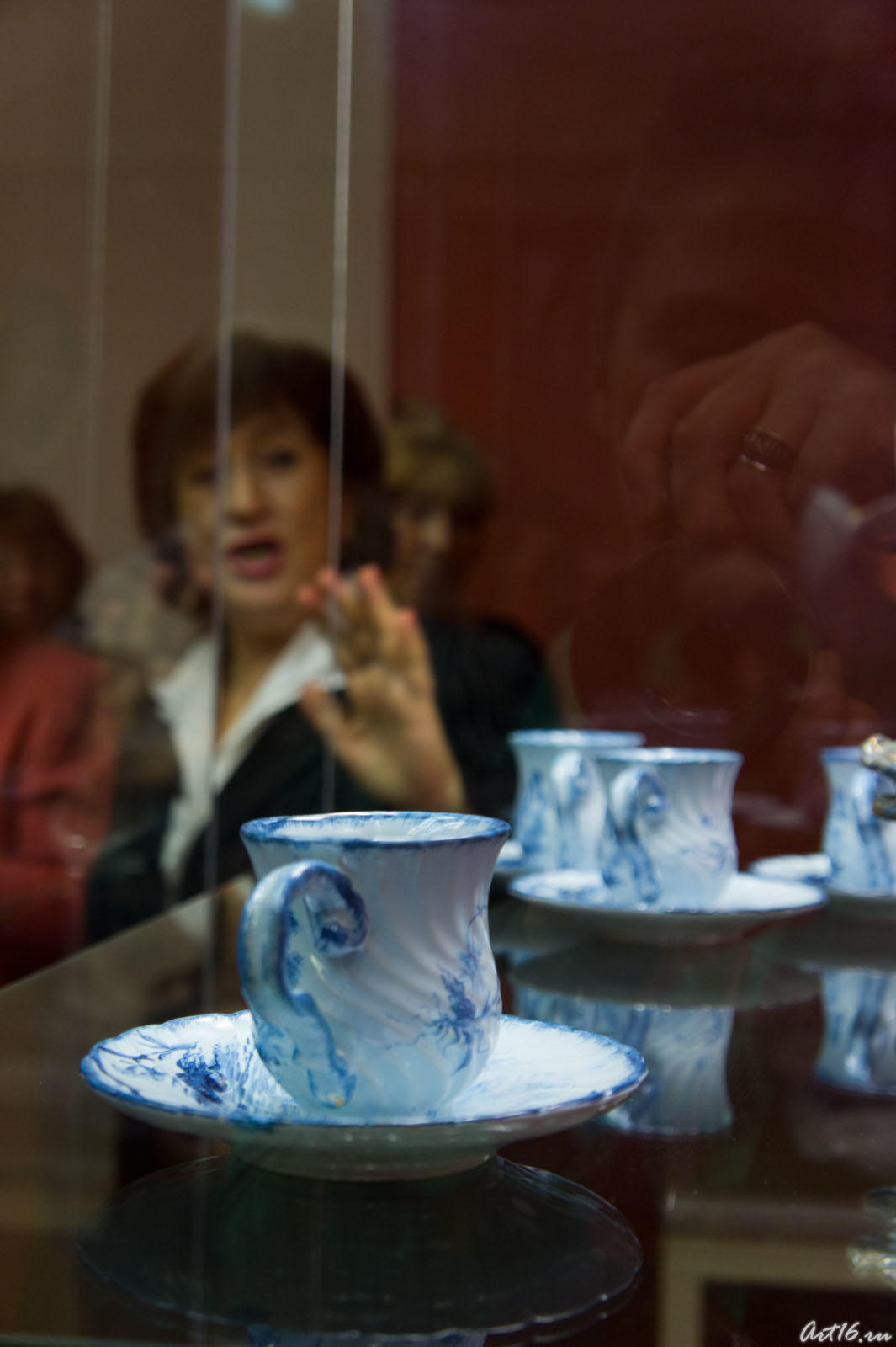 Чашки с блюдцами, 1870-е. Эмиль Галле (1846-1904) Сен Клемен::Фаянс Галле и школа Нанси