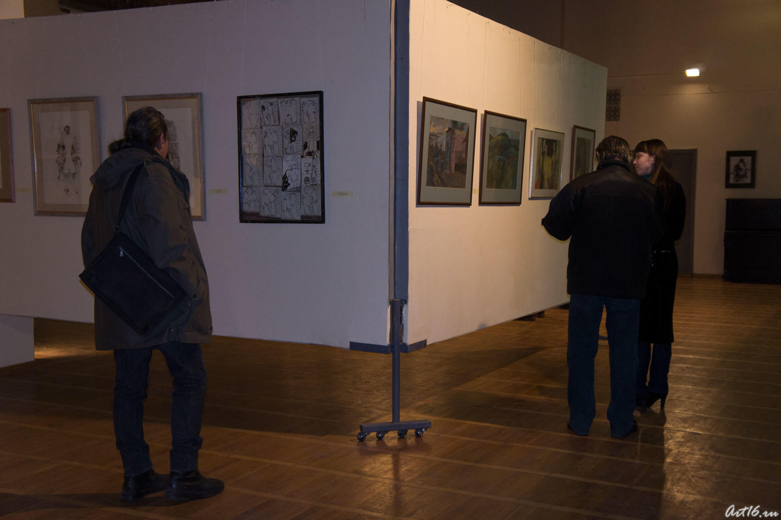 В. Тимофеев на выставке  «Новая графика 2010»::Республиканская выставка графики — 2010