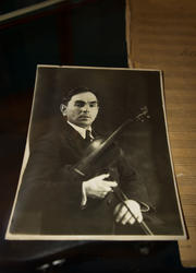 М. Яушев  — скрипач оркестра Татарского Государственного Академического театра. 1936