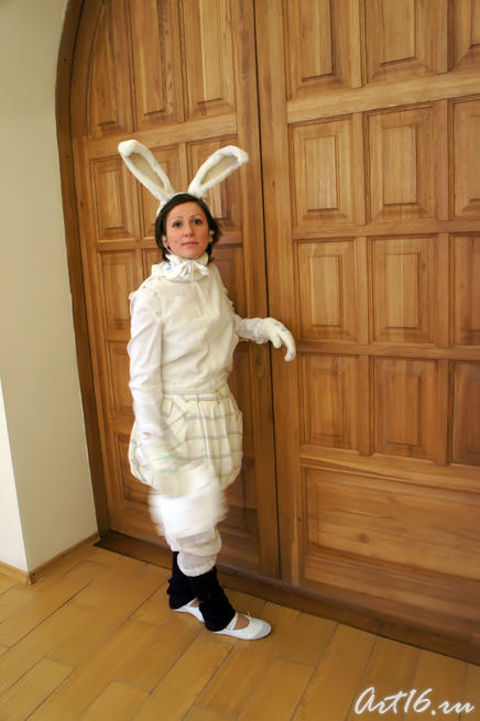 Кролик встречает гостей музея. 2010::Летопись Нового года