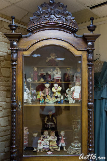 Шкаф с тряпичными куклами, дореволюционный период::Коллекция рождественской и новогодней открытки