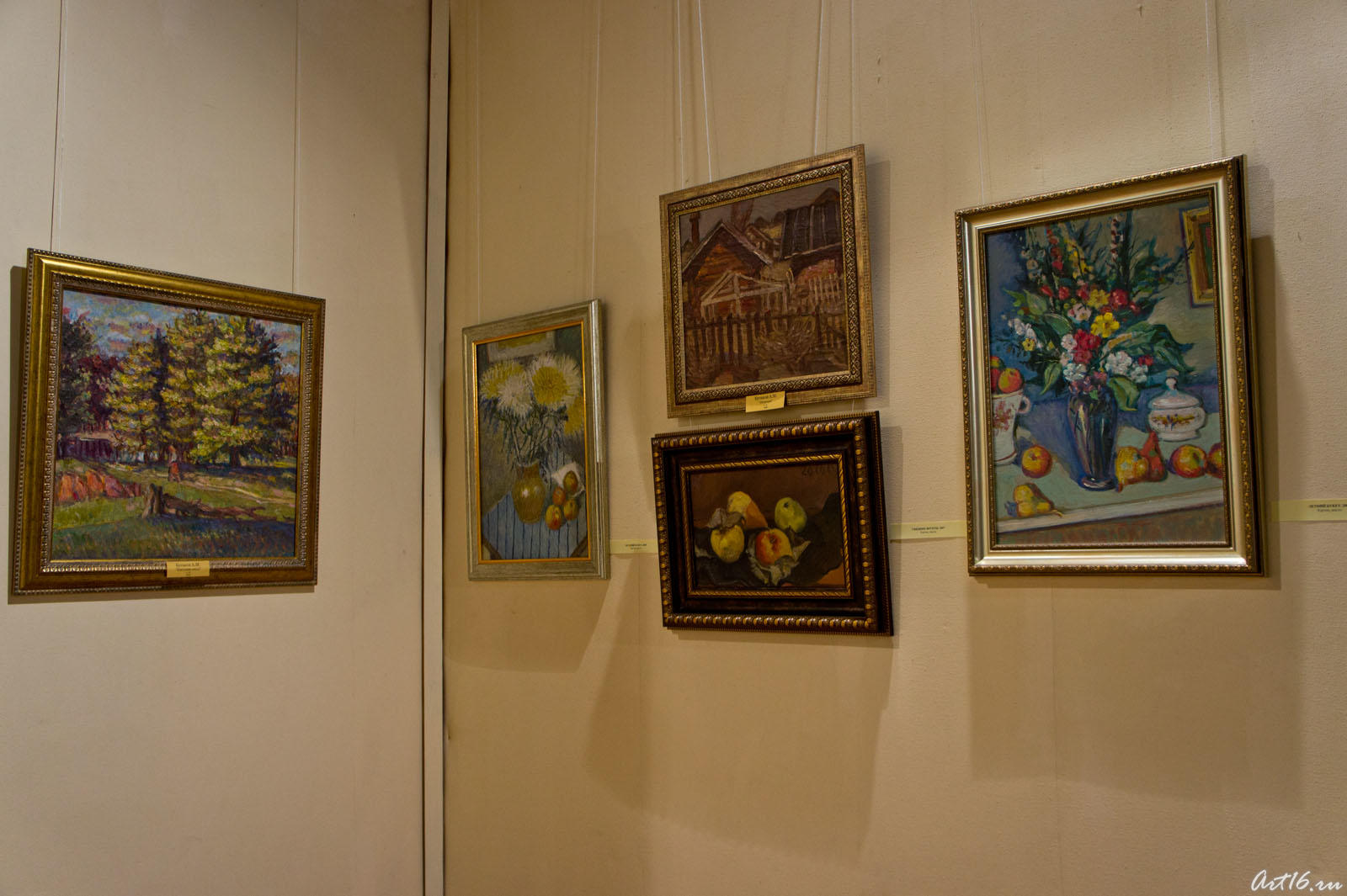 Фрагмент экспозиции. Выставка Анатолия Бугакова::Бугаков Анатолий Матвеевич. Персональная выставка. Казань 2011