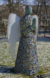 Скульптура Ангела перед дворцом Воронцова в Симферополе
