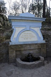 Старинный источник — фонтан Савопуло, устроенный еще в 1881 г.