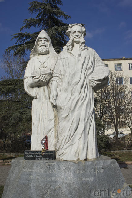 Памятник братьям Айвазовским::Симферополь, февраль 2011