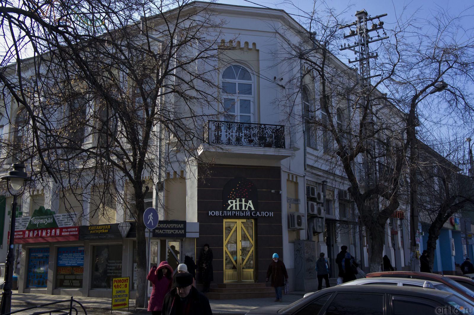В этом доме расположена Городская центральная библиотека им. А.С. Пушкина (в т.ч.)::Симферополь, февраль 2011