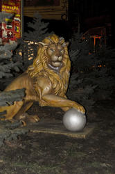 Скульптура Льва. перед  цирком Подарок городу Симферополь
