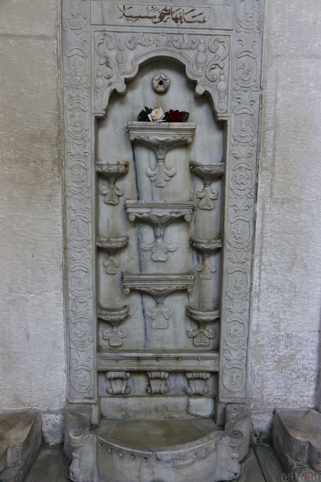 Фонтан ʺСельсебильʺ (фонтан ʺСлезʺ). Фонтанный двор::Бахчисарай