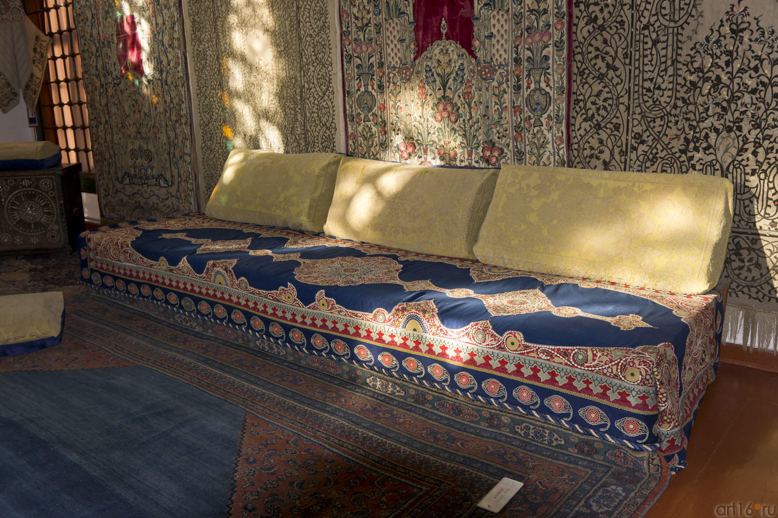 Фрагмент интерьера жилой комнаты::Бахчисарай