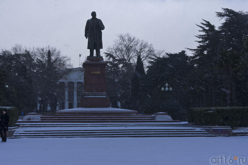 Памятник В.И. Ленину в Ялте::Ялта