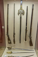 Ружье, винтовка, шпага, сабля, алебарда
