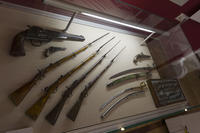 Револьвер «Смит и Вессон», Набор образцов огнестрельного оружия,  Сабля детская, Кавалерийская сабля