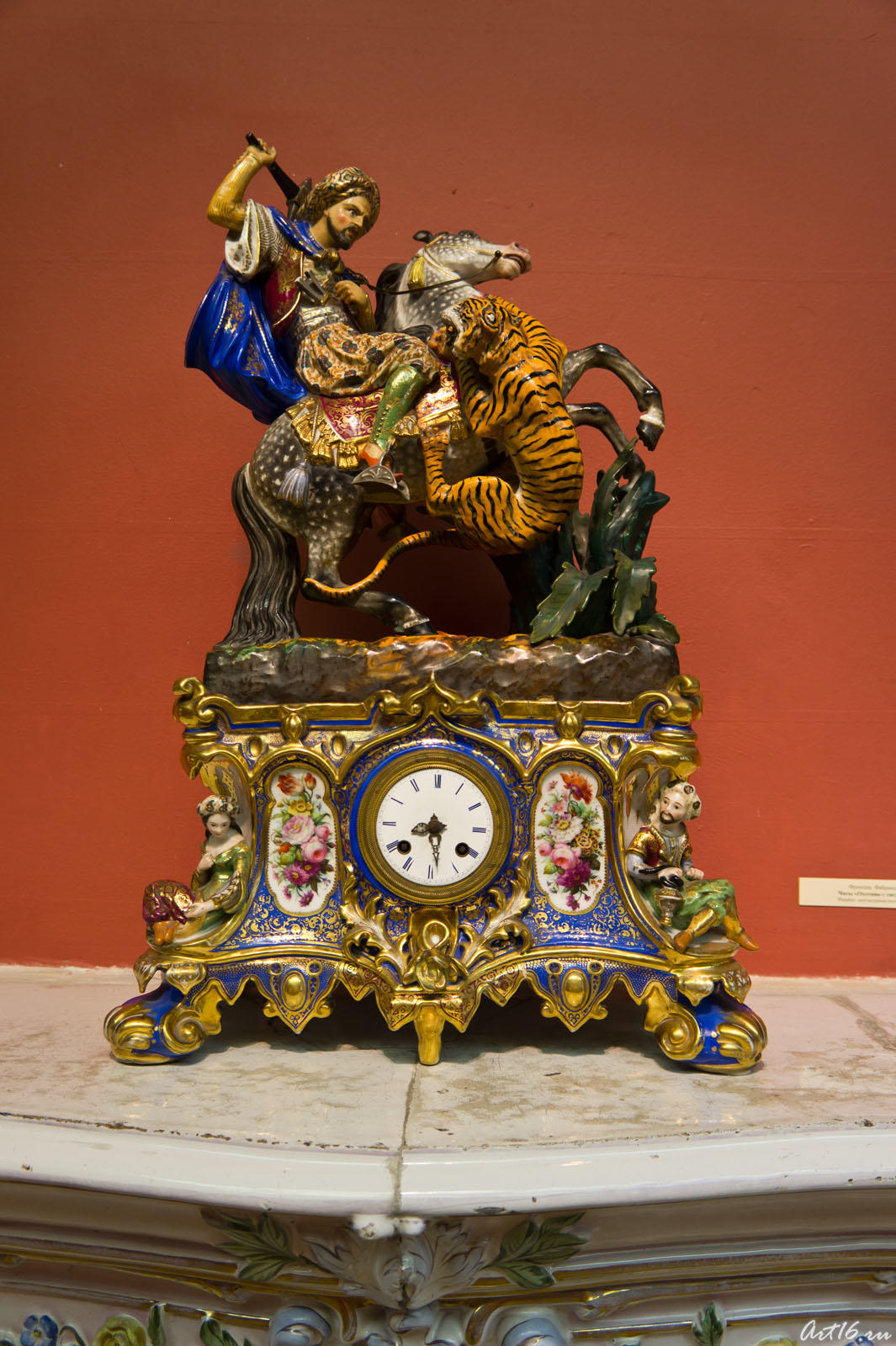 Часы ʺОхотник с тигромʺ,  XIX. Франция, Фабрика Ж.Пети::«Ускользающая красота»