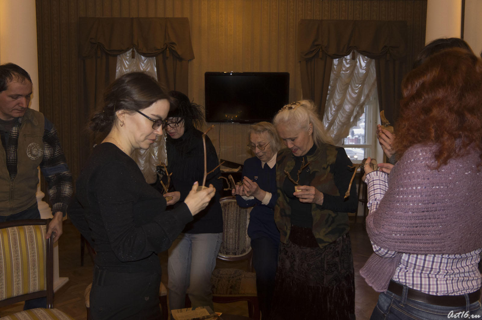 Знакомство с  деревянными фигурами::«Ее Величество — Женщина»