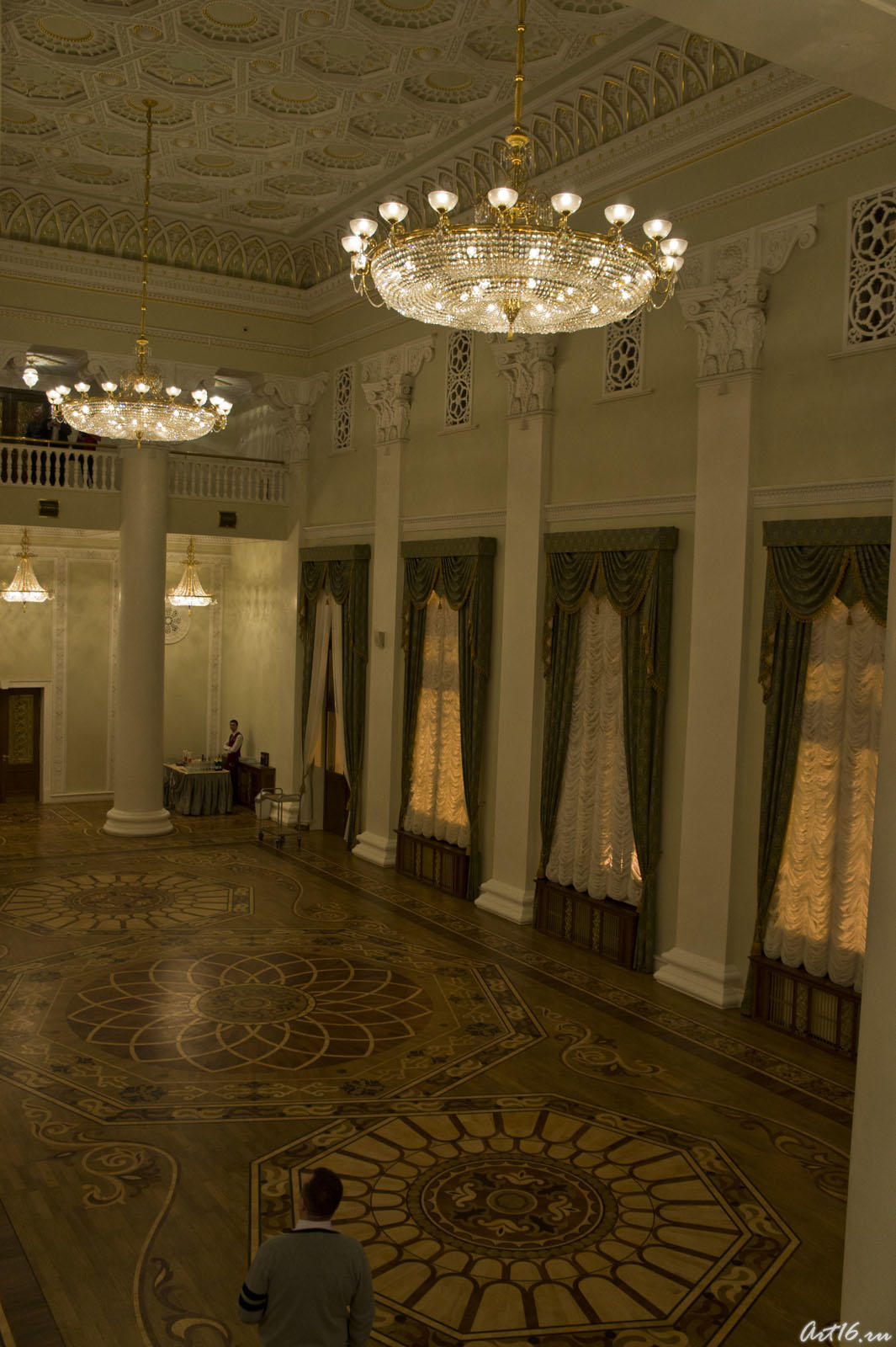 Фойе (вид сверху)::Фрагменты интерьера театра оперы и балета им. М.Джалиля