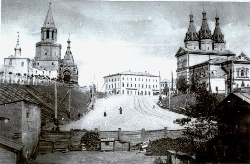 Вид на нынешнюю площадь 1 мая со стороны нынешней площади Тысячелетия::Старинные фото и изображения Казани и Казанского Кремля