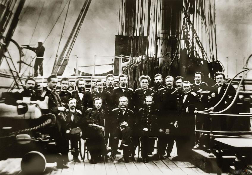 Фото №750625. Группа офицеров на палубе винтового фрегата «Пересвет» Фотография 1863 года