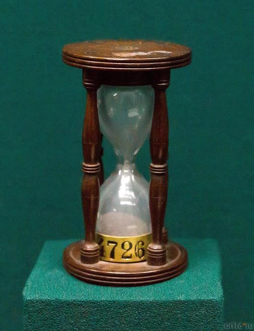 Часы песочные 30 секундные в деревянном корпусе::Выставка «АЙВАЗОВСКИЙ И ФЛОТ»