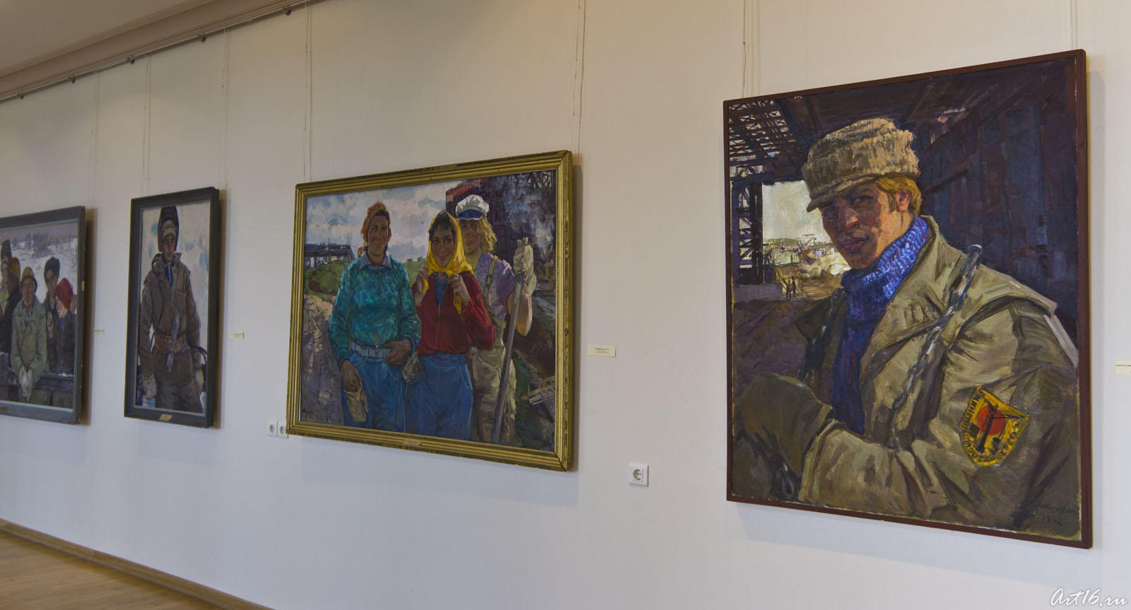 Экспозиция, общий план::Куделькин Виктор Иванович: «Мои герои - люди своего времени». Выставка к 100-летию со дня рождения, Казань-2011