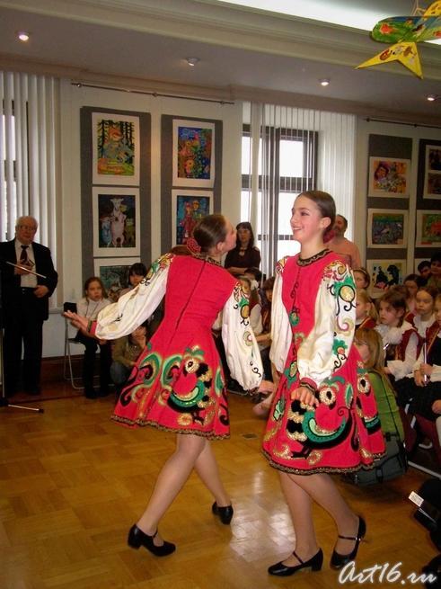 Русский танец::Дети рисуют сказки
