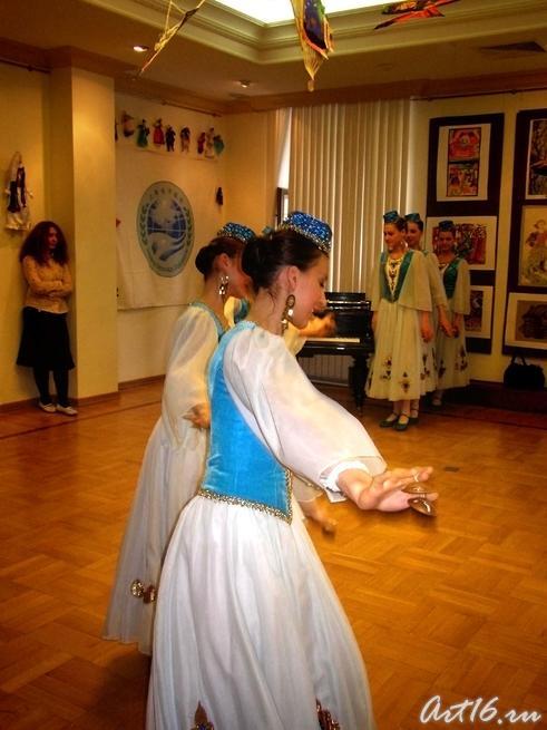 ʺВесенние напевыʺ татарский танец::Дети рисуют сказки
