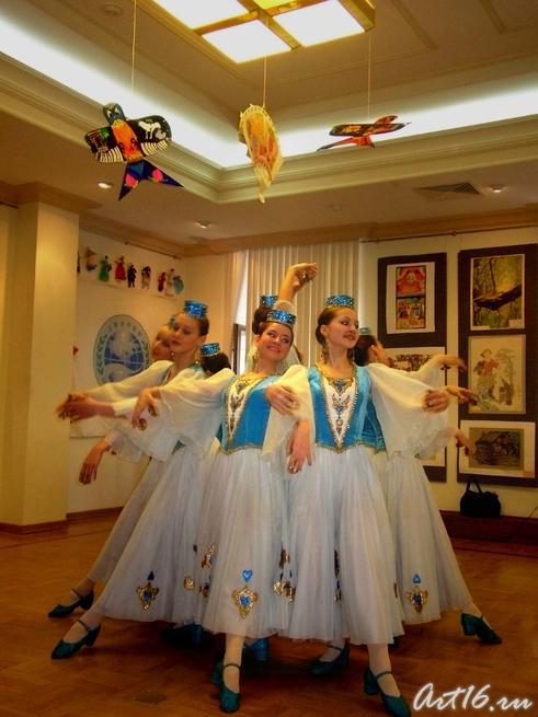 ʺВесенние напевыʺ татарский танец::Дети рисуют сказки