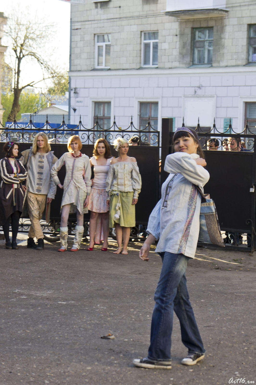 05230 показ одежды в этническом стиле дизайнера Тайны Сарафановой::Ночь в музее Горького. Пятница 13