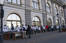 Это не то, что вы подумали,  это — flash-mob «Музей в объятиях»