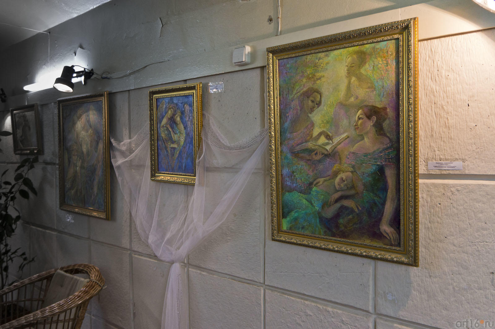 Фрагмент экспозиции выставки Анастасии Бузунеевой ʺКак Ангелыʺ::Анастасия Бузунеева: «Как ангелы», живопись