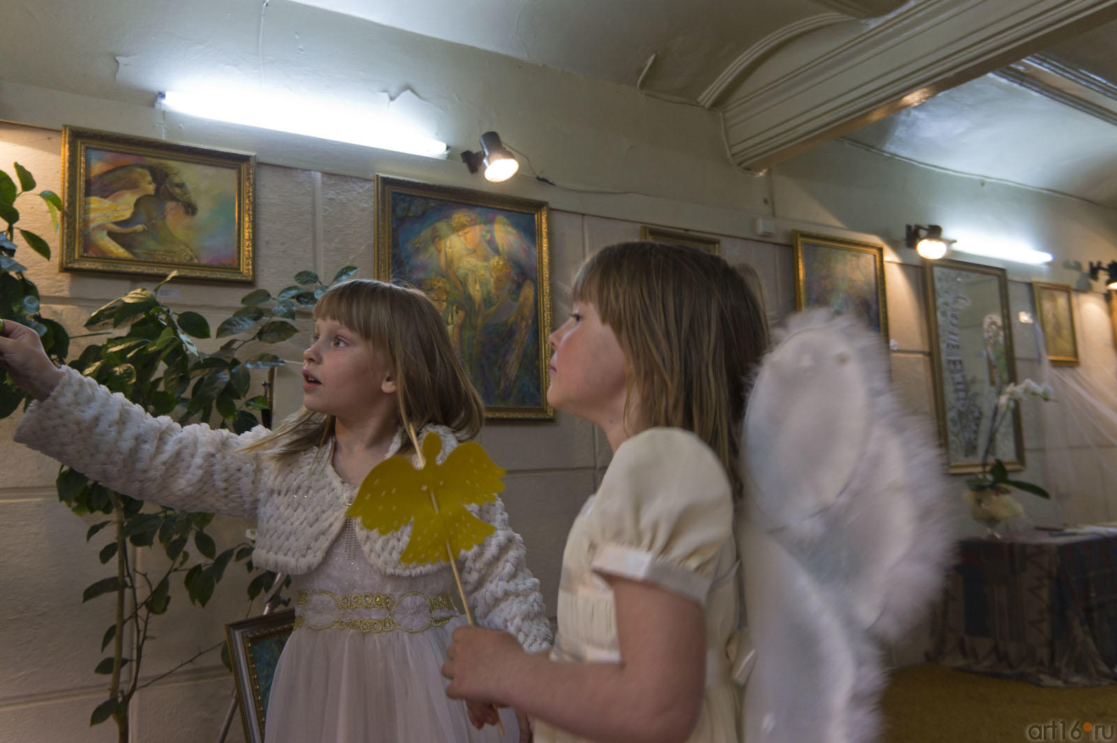 Два Ангела (слева, Ангелочек Анастасии)::Анастасия Бузунеева: «Как ангелы», живопись