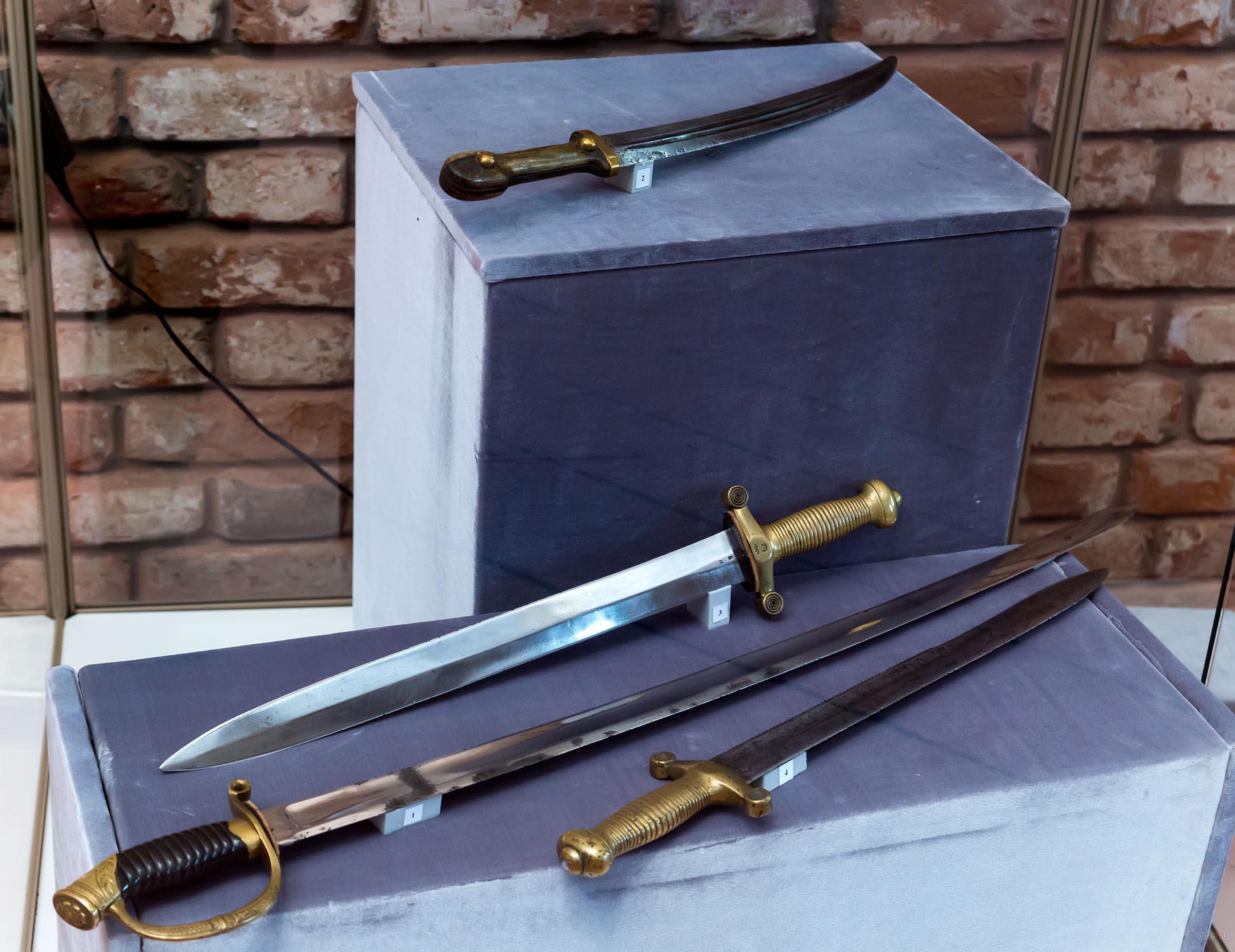 ::Выставка «Клинки и колокольчики»