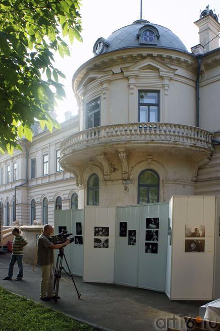 Выставка а фотографий Гульнары Хаматовой “Джаз в лицах” (“Jazz faces”)::Джаз в усадьбе Сандецкого, Казань, 7 июля 2011