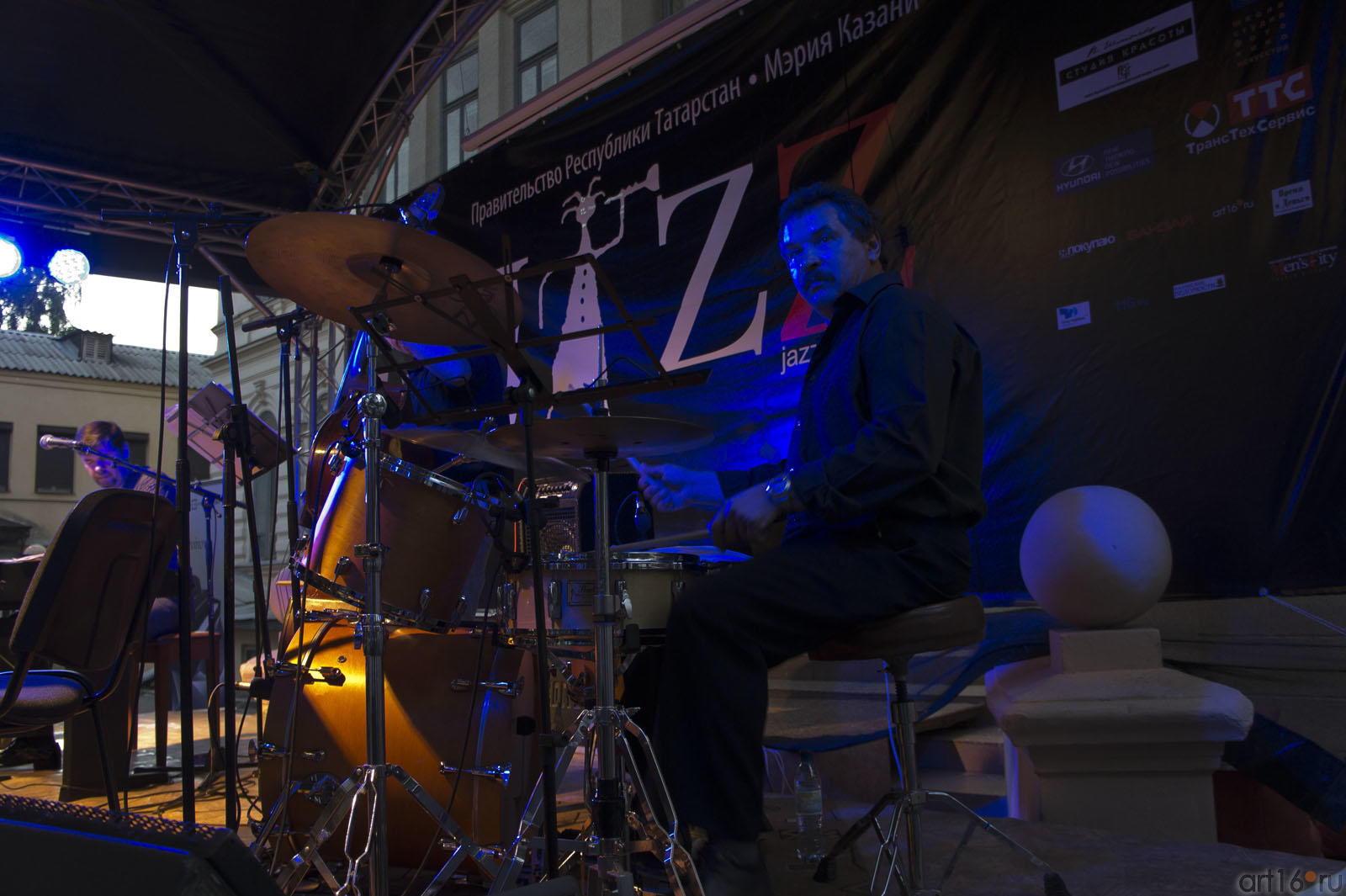 Эдуард Нуруллин – барабаны::Джаз в «Усадьбе Сандецкого» - 21.07.2011