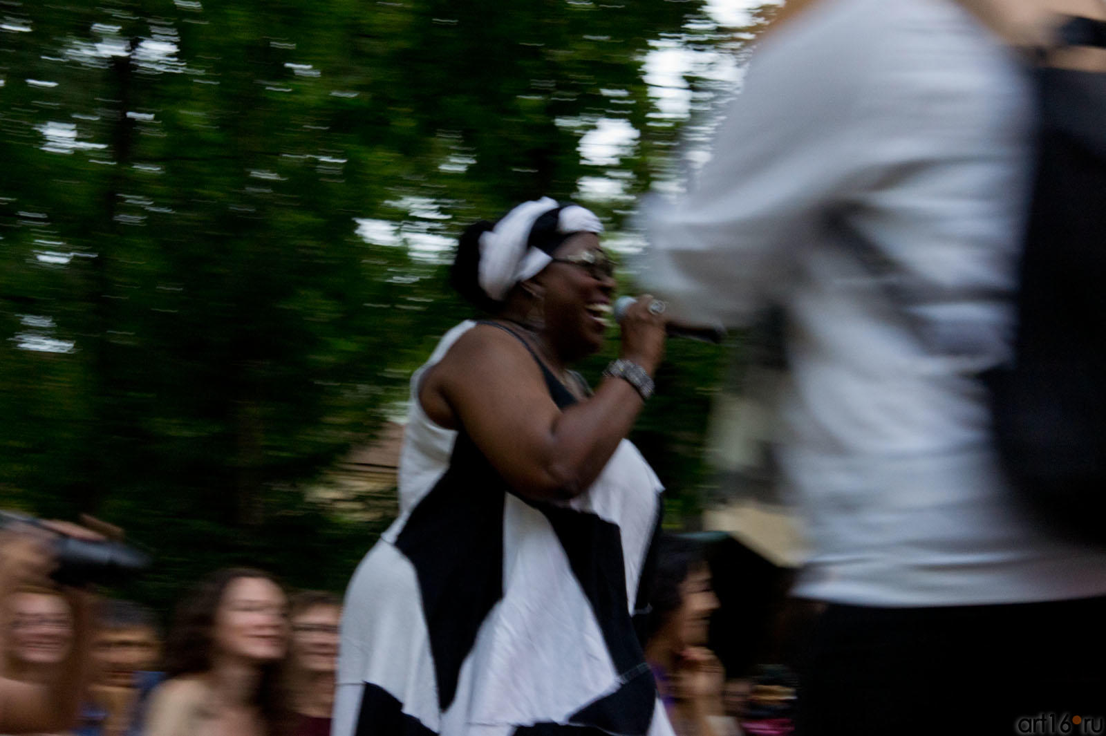 Tecora Rogers  в парке Усадьбы Сандецкого::Джаз в «Усадьбе Сандецкого» - 28.07.2011