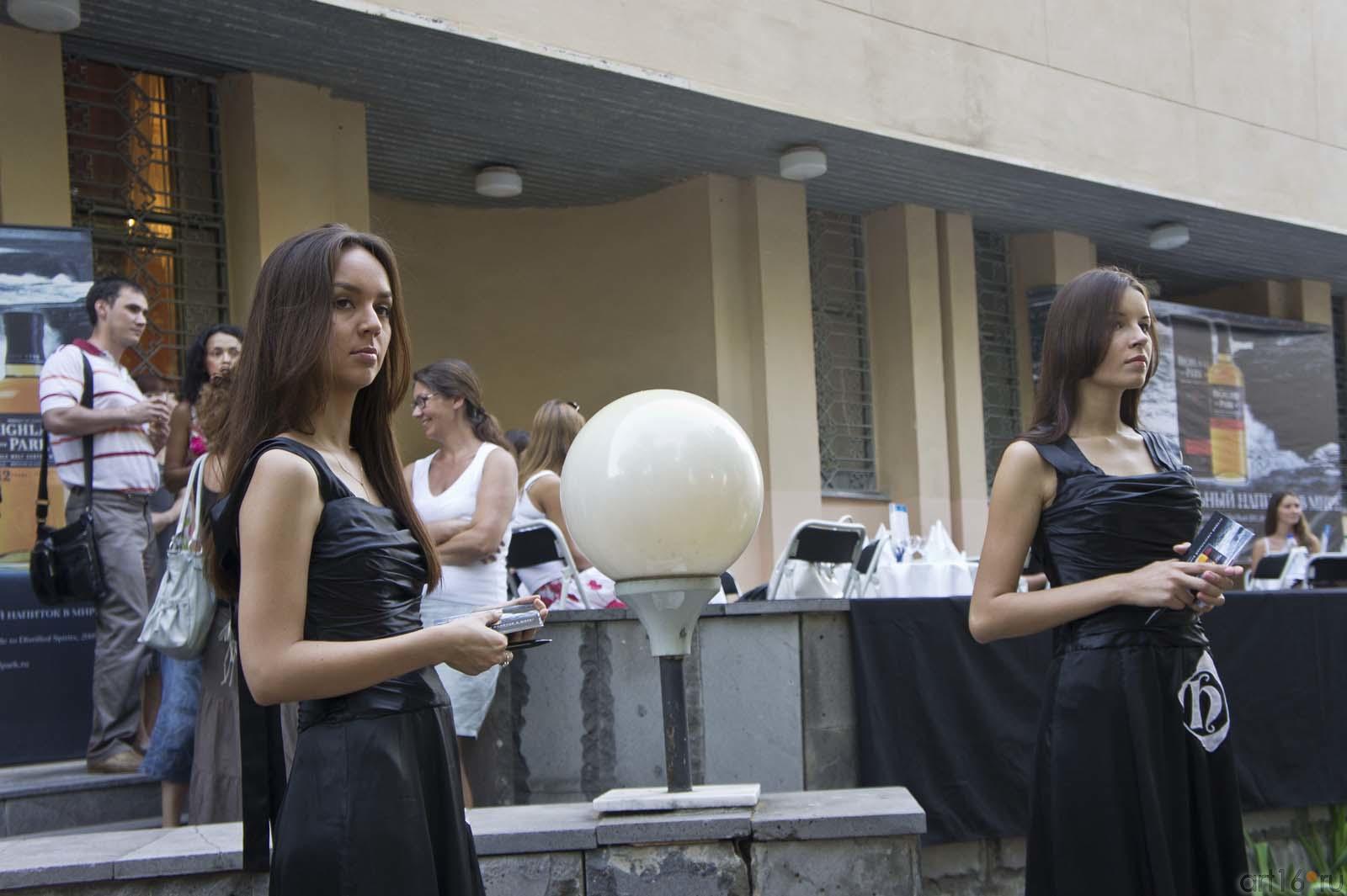 Приглашение на выставку ʺЖивые тропические бабочкиʺ::Джаз в усадьбе Сандецкого, Казань, 7 июля 2011