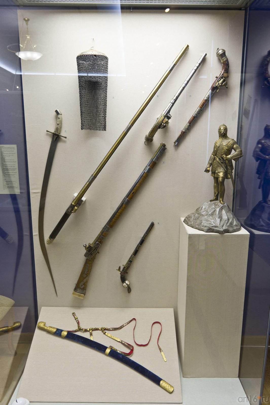 Сабля, шлем мисюрка, ружье кремневое, пистолеты, карабин, пистолет, скульптурное изображение::Художественное оружие из собрания Государственного Эрмитажа
