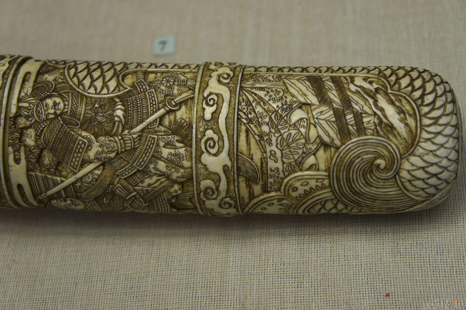 Ножны кинжала танто (фрагмент)::Художественное оружие из собрания Государственного Эрмитажа