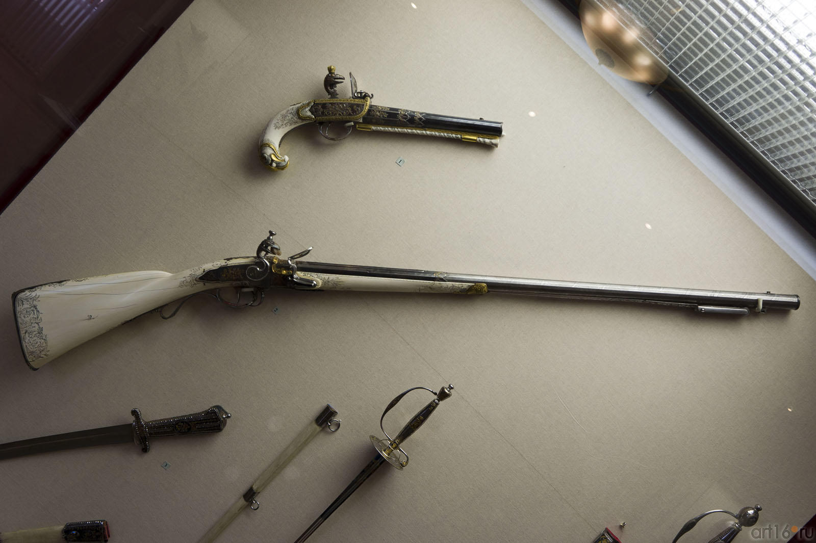 Охотничий гарнитур::Художественное оружие из собрания Государственного Эрмитажа