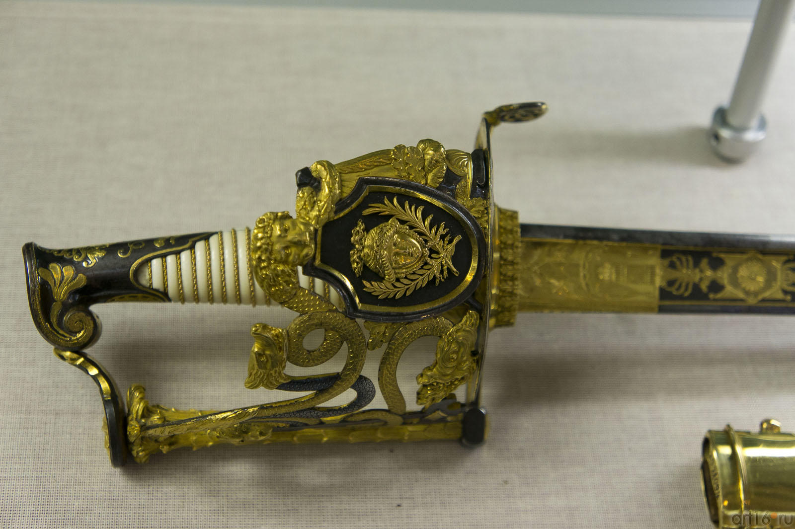 Сабля парадная, фрагмент::Художественное оружие из собрания Государственного Эрмитажа