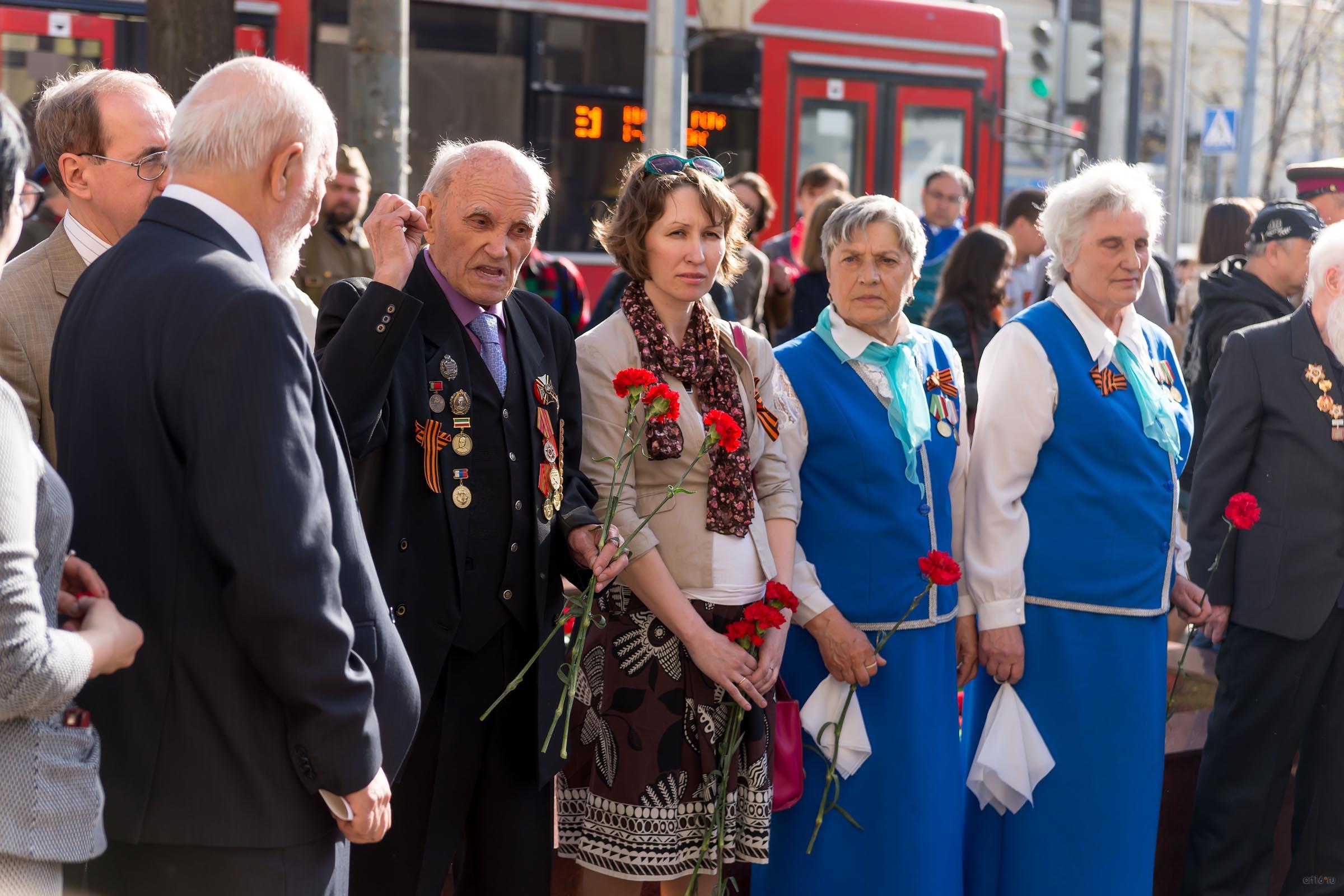 Попов В.А.. Митинг у памятного знака-камня::Выставка к 70-летию Победы