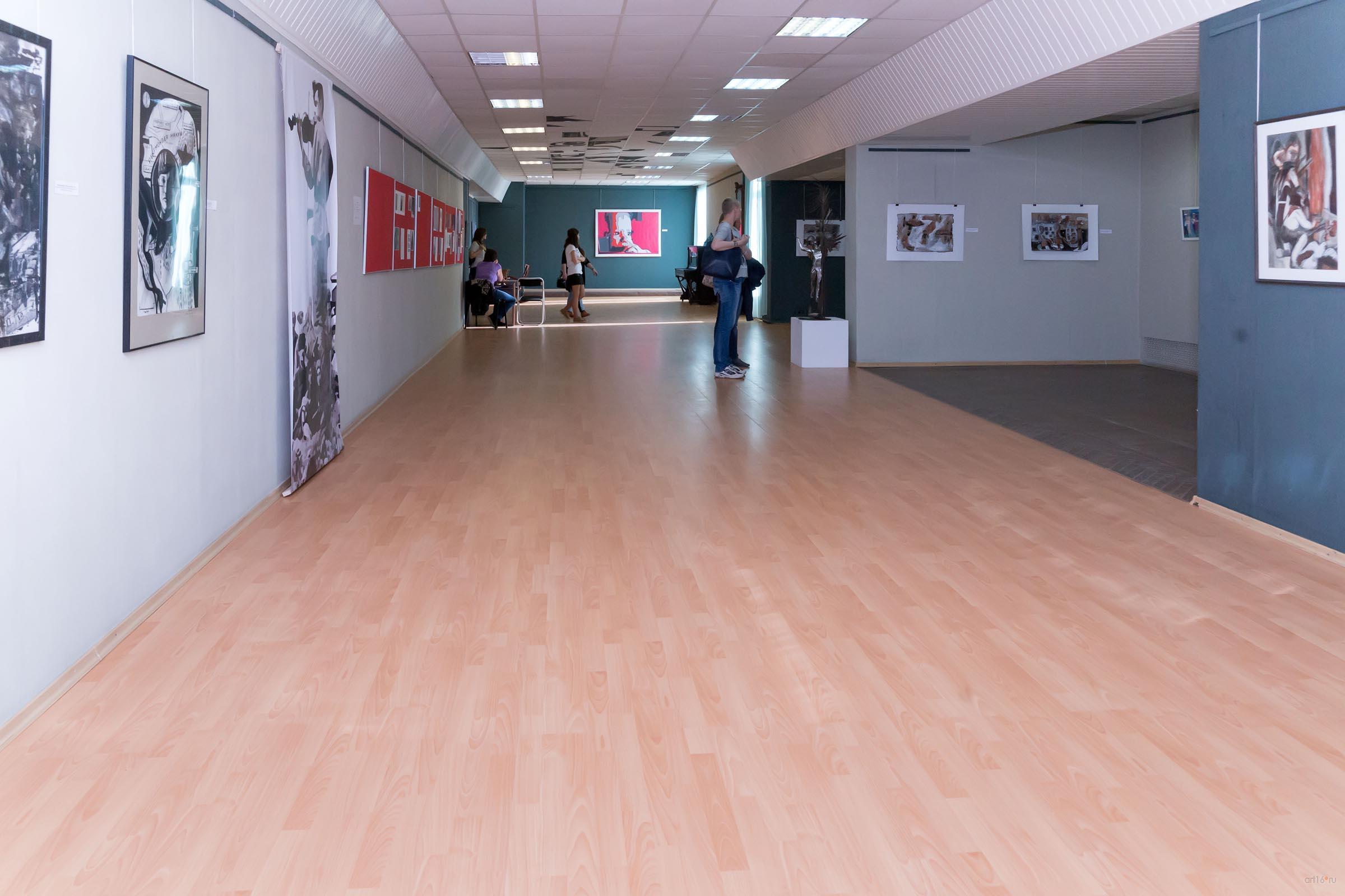 На выставке  «Память» в графическом зале ГСИ ГМИИ РТ::Выставка к 70-летию Победы