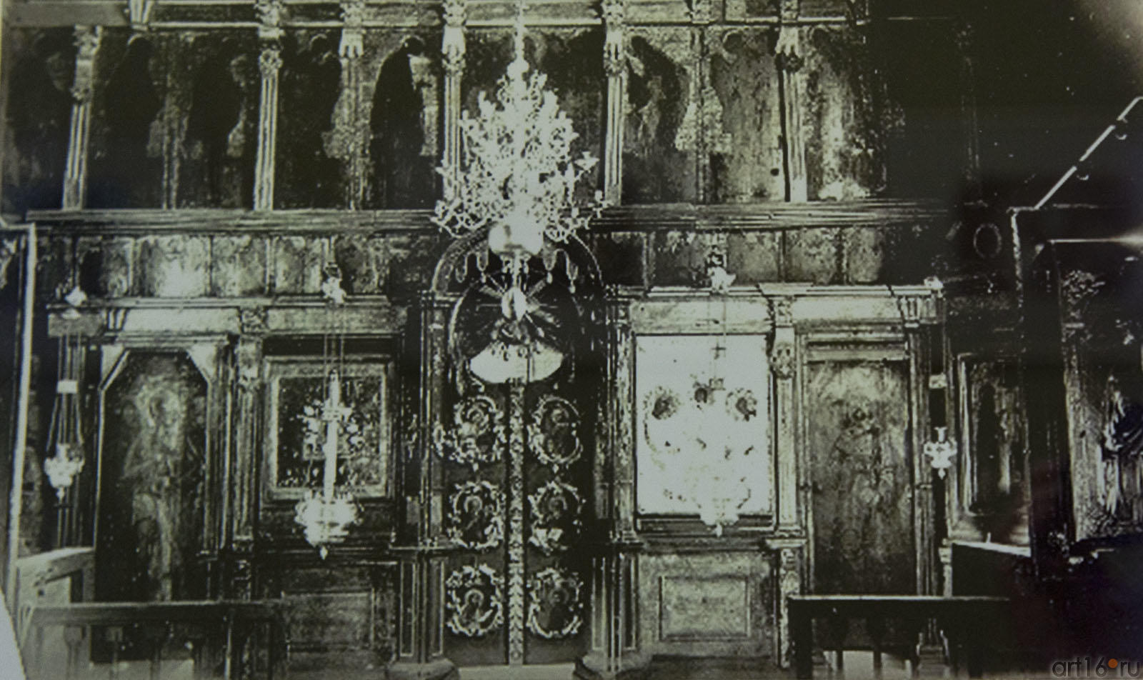 Иконостас церкви Святой Троицы::«Под сенью Святой Троицы»