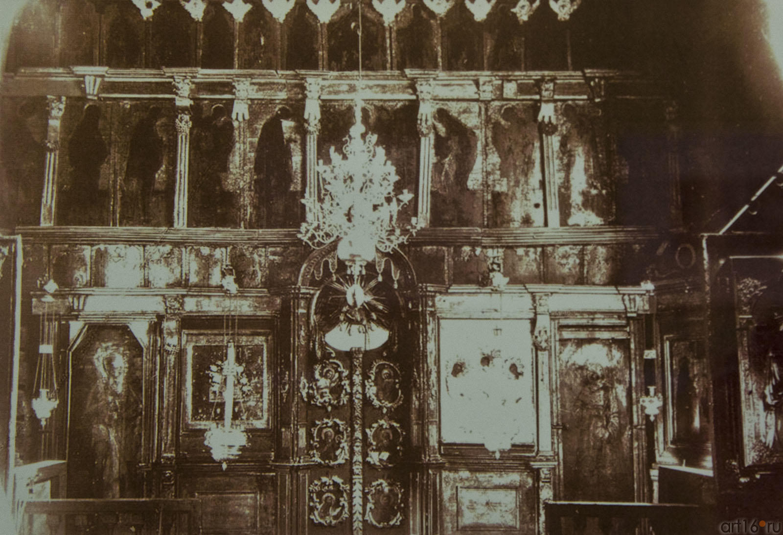 Иконостас церкви Святой Троицы::«Под сенью Святой Троицы»