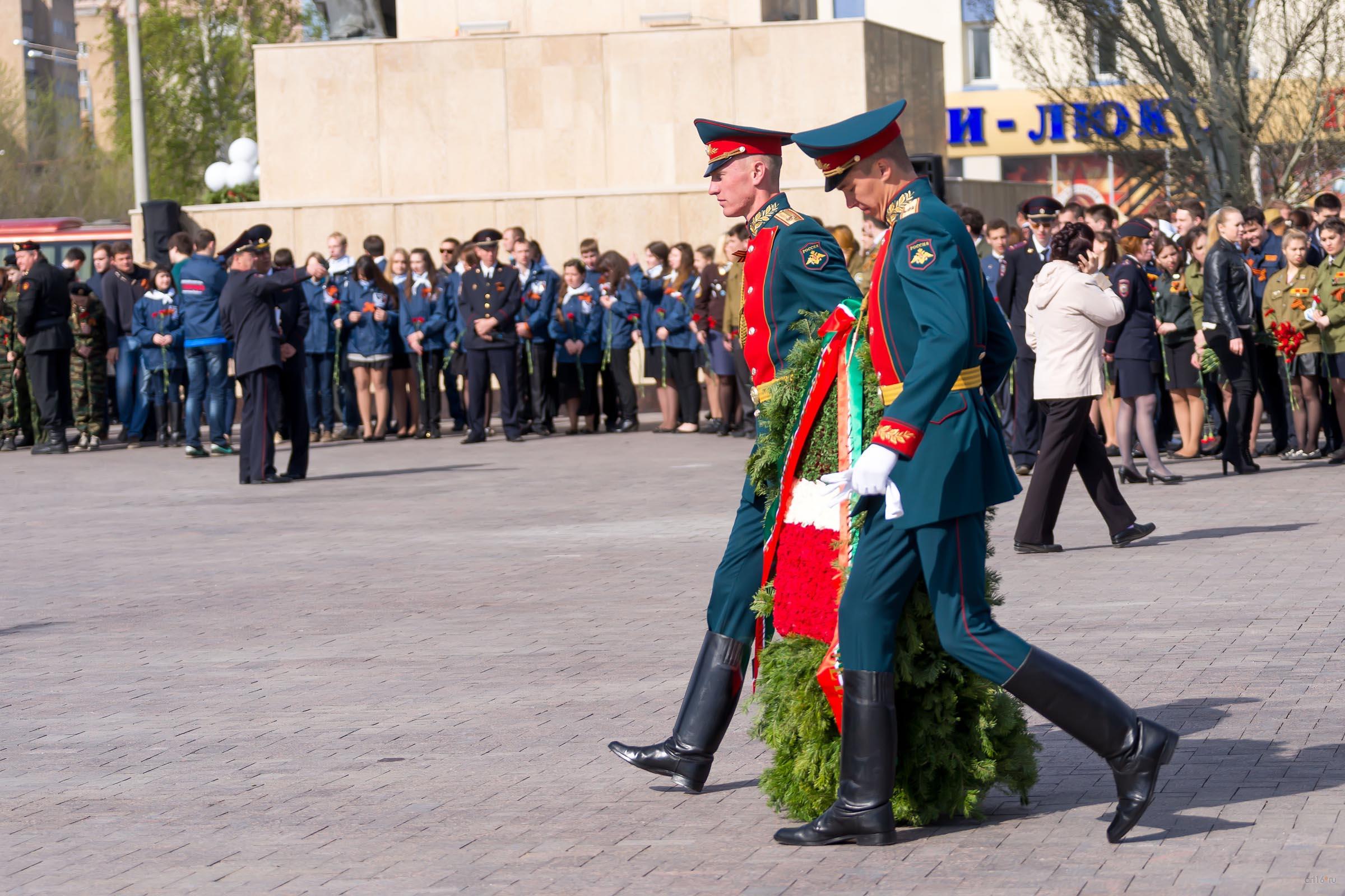 Казань 2015 году. Парад Победы в парке Победы Казань фото. 9 Мая 2016 парк Победы Казань. Суворовцев 9 мая Казань. ТНВ парк Победы Казань 06.05.22.