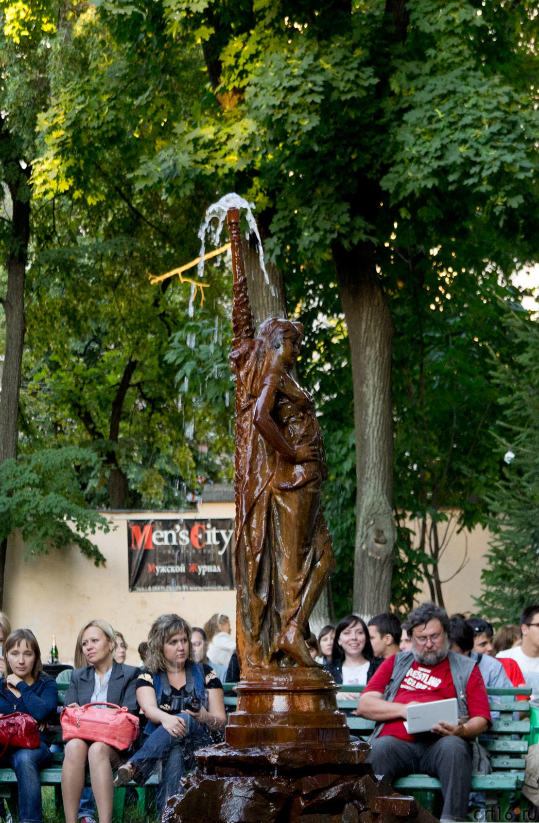 Фонтанчик в Усадьбе Сандецкого::Джаз в Усадьбе Сандецкого. 2011.08.04