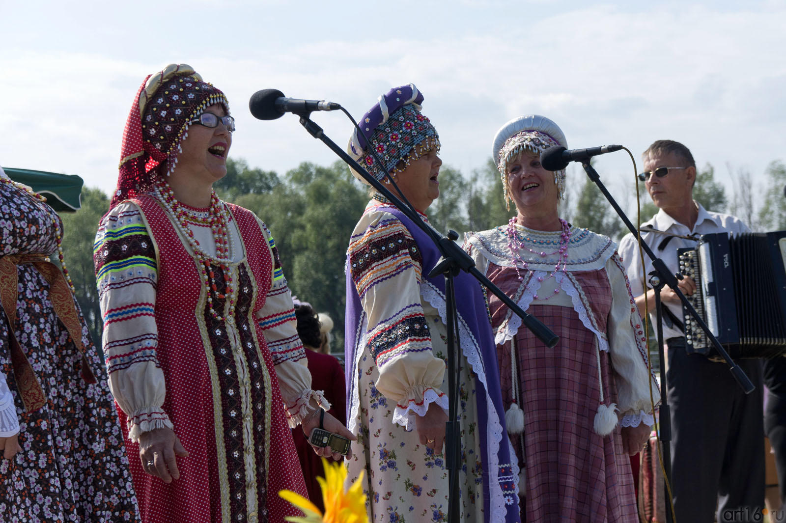 Выступление фольклорного ансамбля::Спасская ярмарка в Елабуге. 19-21 августа 2011