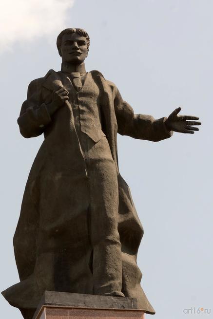 Памятник М.Вахитову, июнь 2015::22062015 Центр Казани