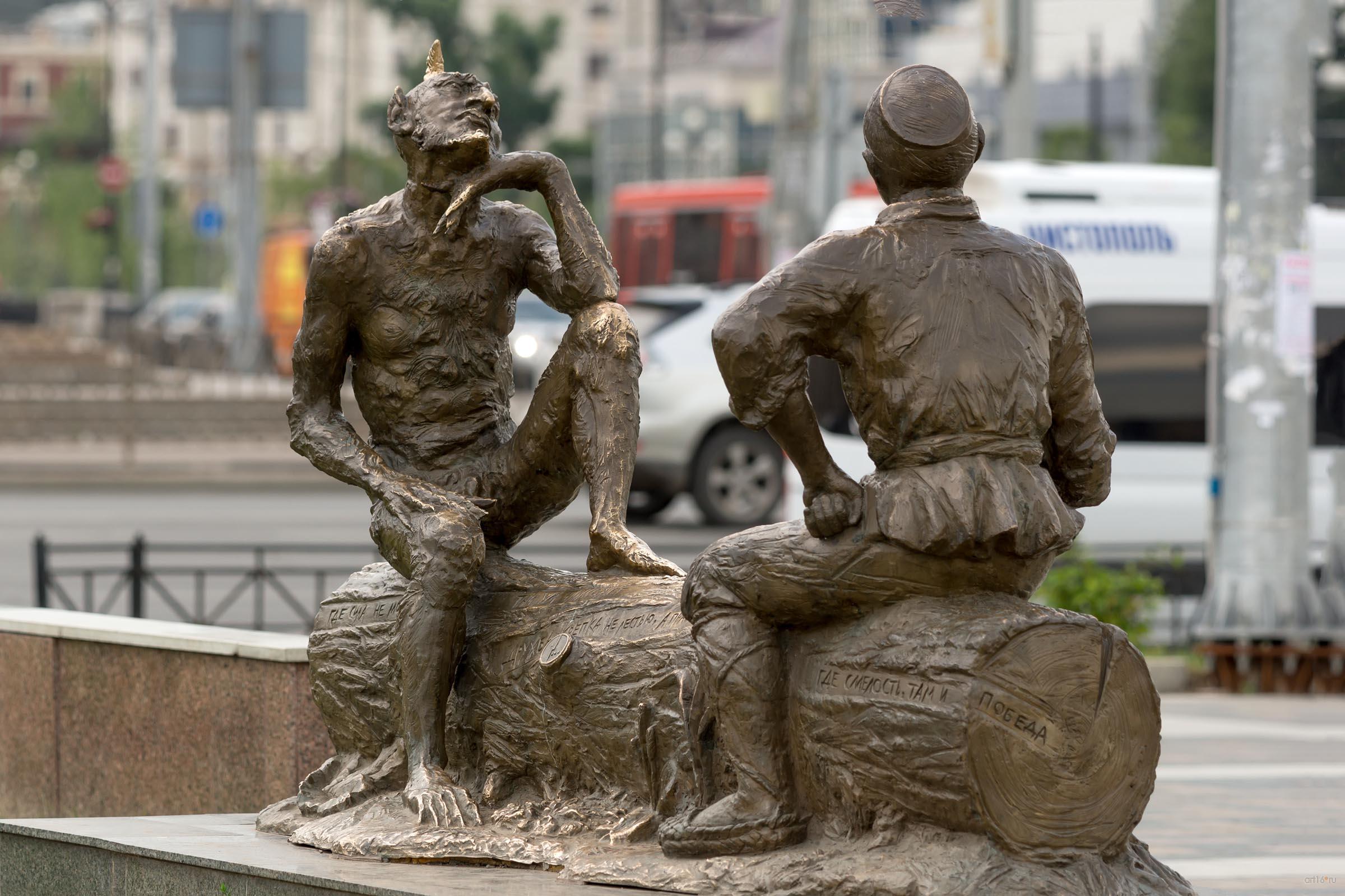 Скульптурная композиция «Загадки Шурале» возле ТГАТим. Г. Камала, июнь 2015::22062015 Центр Казани